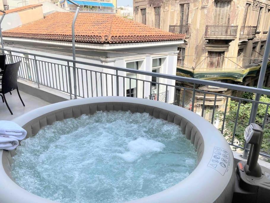Openair Hot Tub/Big Balcony/Great Boutique Apt Athens Exterior photo